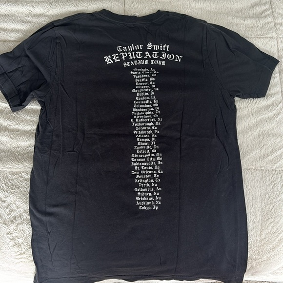 Taylor Swift Reputation Stadium Tour T-Shirt - Picture 2 of 2